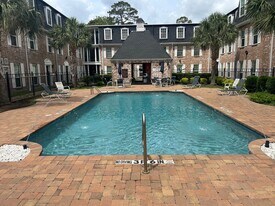 359 N Post Oak Ln in Houston, TX - Building Photo