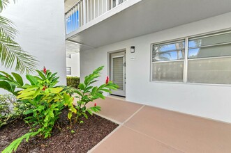 152 Normandy Ln in Delray Beach, FL - Foto de edificio - Building Photo