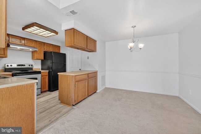 6903 Sandra Marie Cir in Alexandria, VA - Building Photo - Building Photo