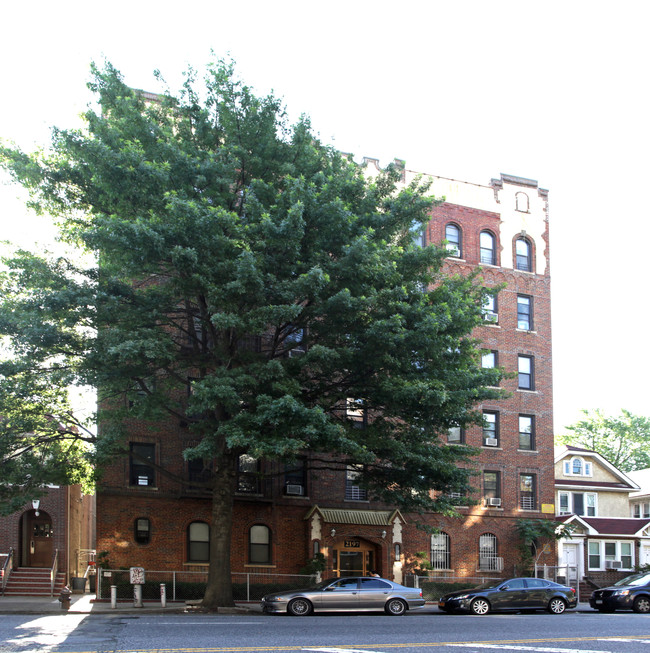 2197 Ocean Ave in Brooklyn, NY - Foto de edificio - Building Photo