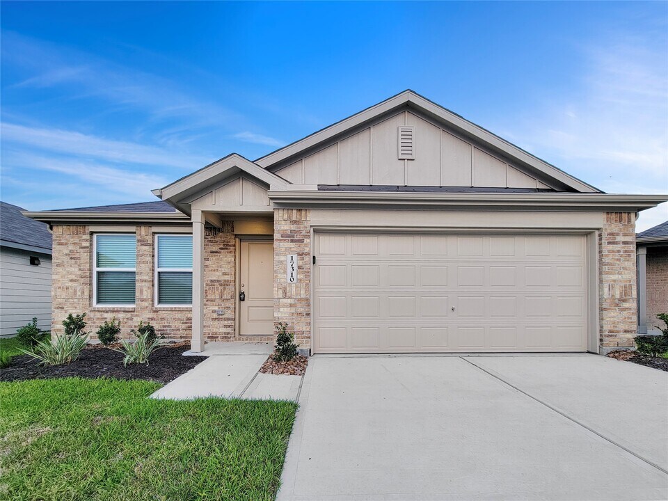 17310 Adina Creek Dr in Crosby, TX - Building Photo