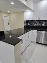 1601 NE 182nd St in North Miami Beach, FL - Building Photo - Building Photo