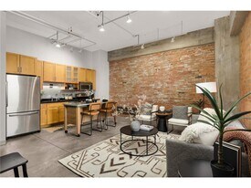 250 Park Ave in Minneapolis, MN - Building Photo