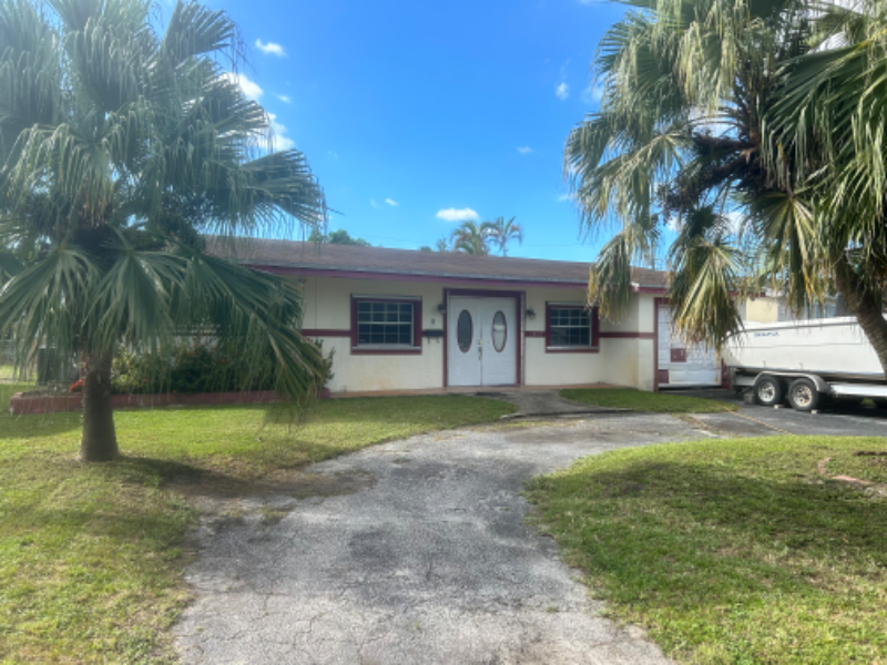 2400 Sabal Palm Dr in Miramar, FL - Building Photo