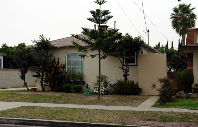 226 E Tamarack Ave in Inglewood, CA - Foto de edificio - Building Photo