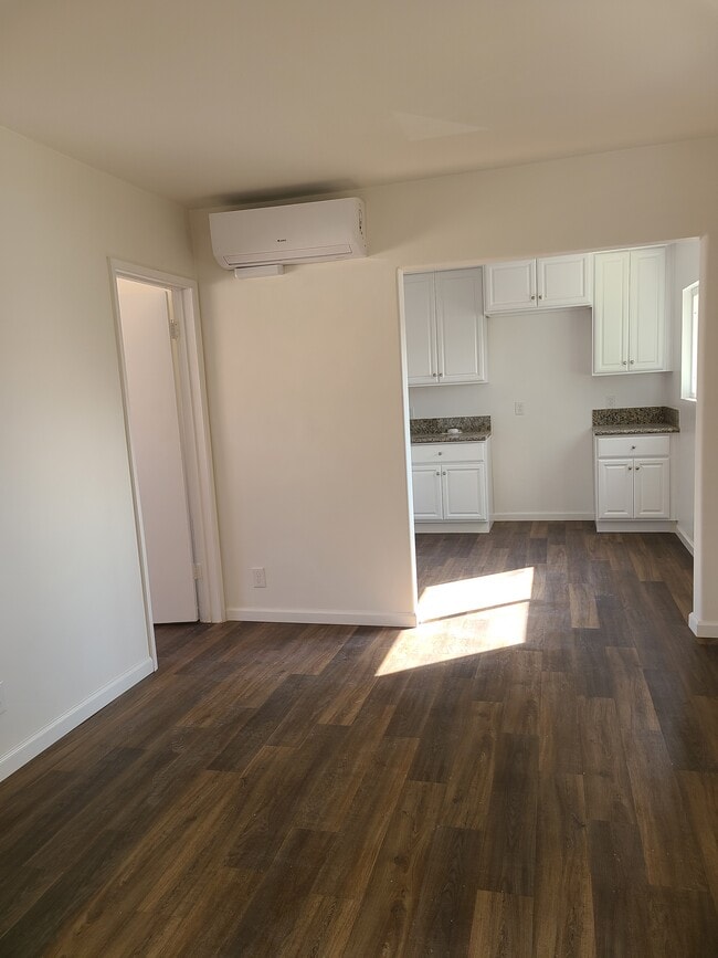 Islander Apartments in Los Angeles, CA - Foto de edificio - Building Photo