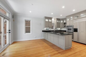 2725 N Magnolia Ave in Chicago, IL - Building Photo - Building Photo