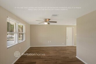 10801 Corinth St in Port Richey, FL - Foto de edificio - Building Photo