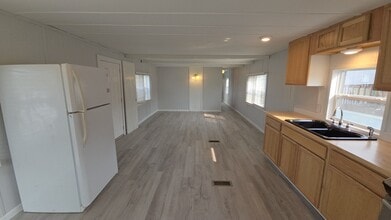 144 Hillcrest Park Ln, Unit F204 in Lewisburg, WV - Foto de edificio - Building Photo