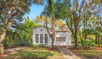 517 Minorca Ave in Coral Gables, FL - Building Photo