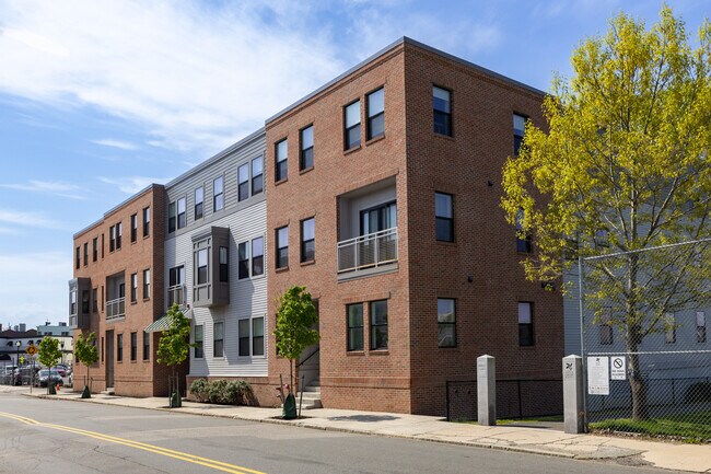 16 Boardman St in Boston, MA - Foto de edificio - Building Photo