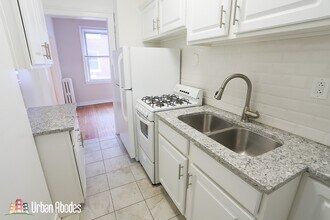 544 W Surf St, Unit M602 in Chicago, IL - Building Photo - Building Photo