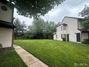 502 Samuel Ct in Dayton, NJ - Building Photo - Building Photo