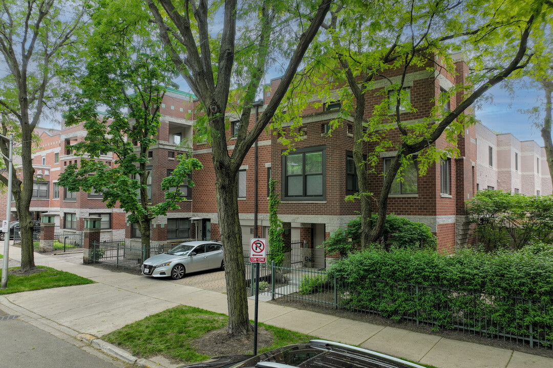 2720-2730 N Greenview Ave in Chicago, IL - Building Photo