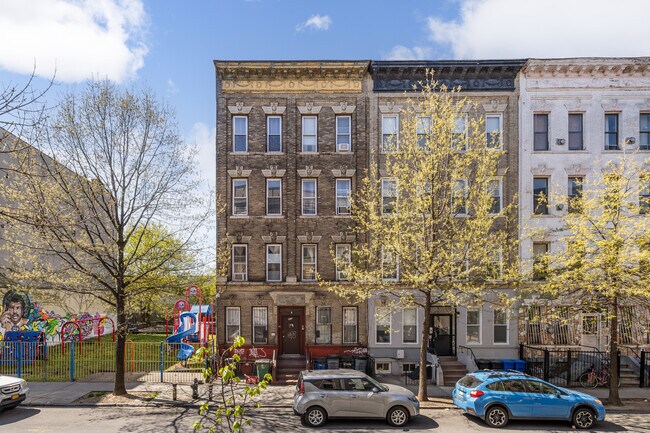 305 Jefferson St in Brooklyn, NY - Building Photo - Building Photo