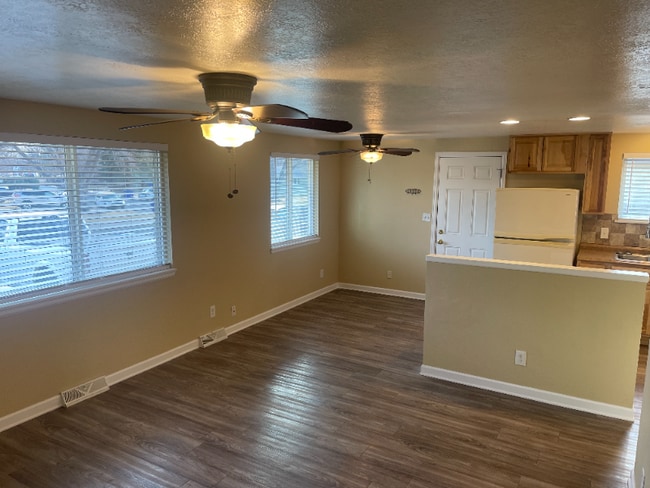 1075 Winona Dr in Loveland, CO - Building Photo - Building Photo