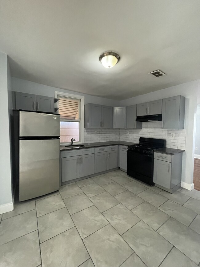 96 W 19th St, Unit 2