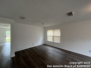 8419 Manderly Pl in Converse, TX - Building Photo - Building Photo