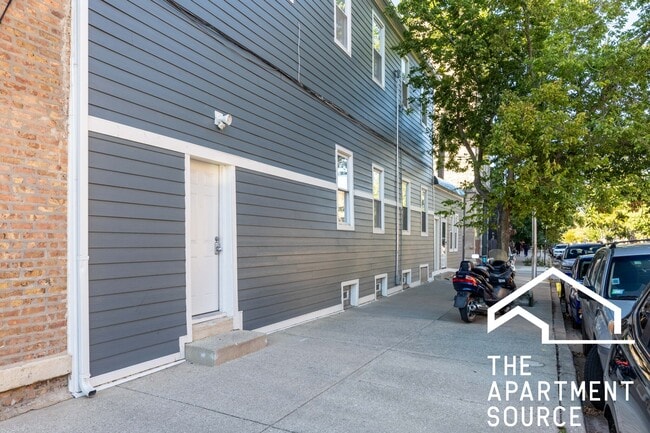 1900 S Throop St, Unit 9 in Chicago, IL - Building Photo - Building Photo