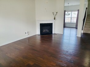 814 Hillsdale Ave in Lyman, SC - Foto de edificio - Building Photo