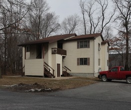 4-6 Karen Ct in Saugerties, NY - Building Photo - Building Photo