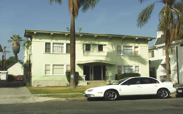 1131 W 27th St in Los Angeles, CA - Building Photo