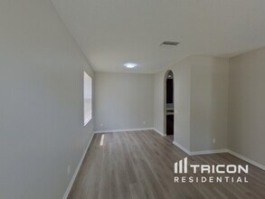 906 Grand Canyon Dr in Valrico, FL - Foto de edificio - Building Photo