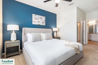 2300 Tapestry Park Dr, Unit 2250-403 in Land O Lakes, FL - Foto de edificio - Building Photo