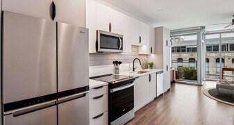 345 N La Salle Dr in Chicago, IL - Building Photo