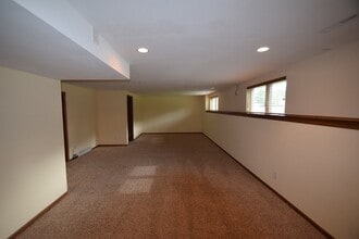 8845 Red Beryl Dr in Middleton, WI - Foto de edificio - Building Photo