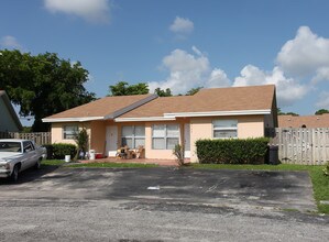 Sunset On The Lake in Greenacres, FL - Foto de edificio - Building Photo