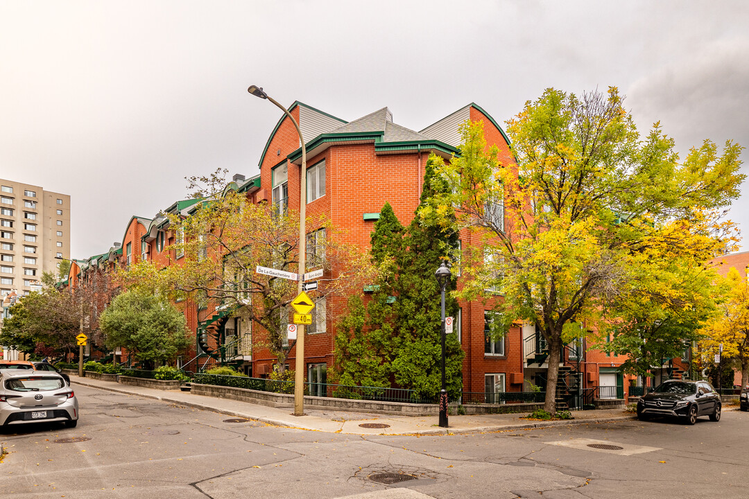 1050-1128 Saint-Thimothée Rue in Montréal, QC - Building Photo