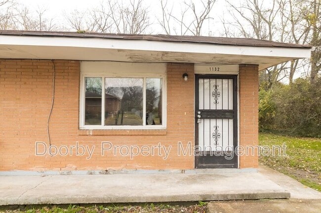 property at 1132 N Hickory St