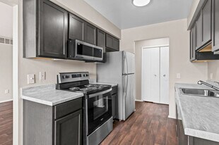 Cambridge Square in Southfield, MI - Building Photo