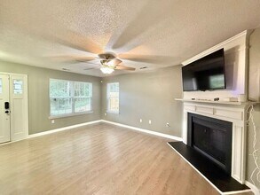 4205 Brookvalley Dr in Raleigh, NC - Foto de edificio - Building Photo