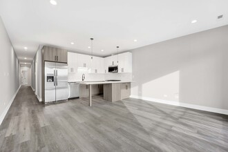 5420 W Belmont Ave in Chicago, IL - Foto de edificio - Building Photo