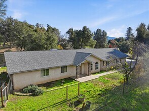 43379 Leach Rd in Ahwahnee, CA - Building Photo - Building Photo