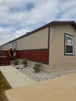 15945 S Flores Rd in San Antonio, TX - Building Photo