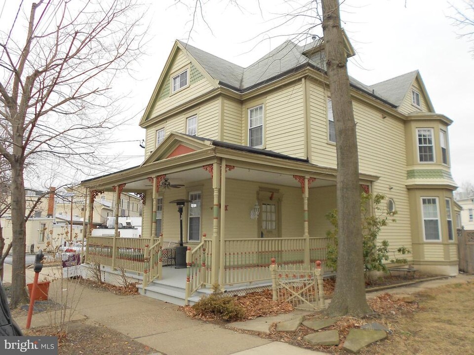 21 Ellis St in Haddonfield, NJ - Building Photo