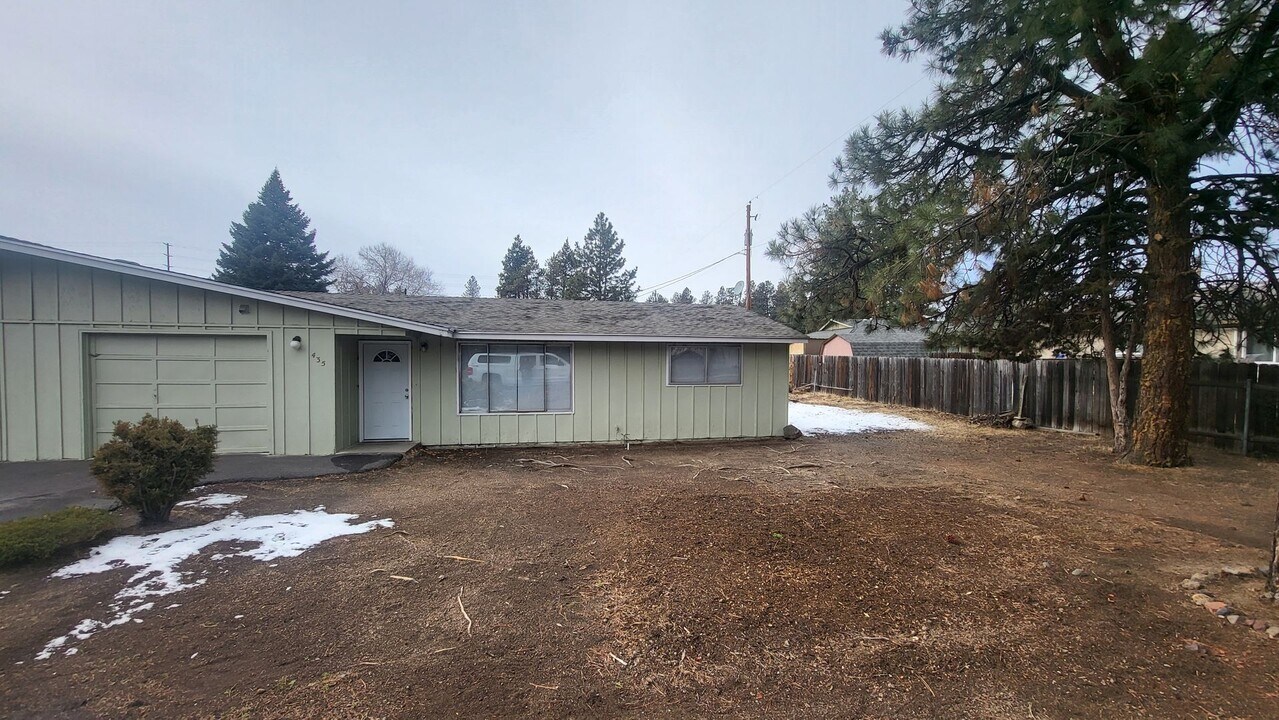 435 SE Wildcat Dr in Bend, OR - Building Photo