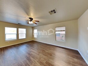 6317 Climbing Vine Ave in Las Vegas, NV - Building Photo - Building Photo