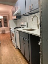 1649 W Touhy Ave in Chicago, IL - Building Photo - Building Photo