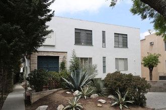 333 N Oakhurst Dr in Beverly Hills, CA - Building Photo - Building Photo