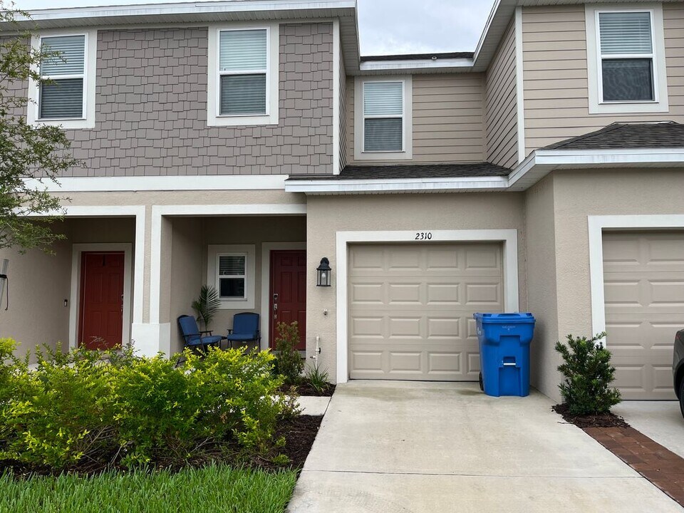 2310 Paravane Wy in Wesley Chapel, FL - Building Photo