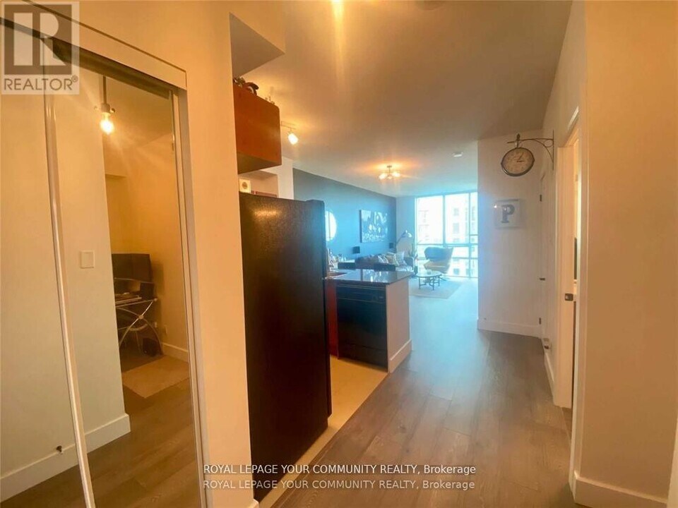 3515-3515 Kariya Dr in Mississauga, ON - Building Photo