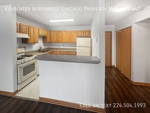 3000 Bayside Dr in Palatine, IL - Building Photo - Building Photo