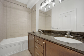 3738 N Wilton Ave in Chicago, IL - Building Photo - Building Photo