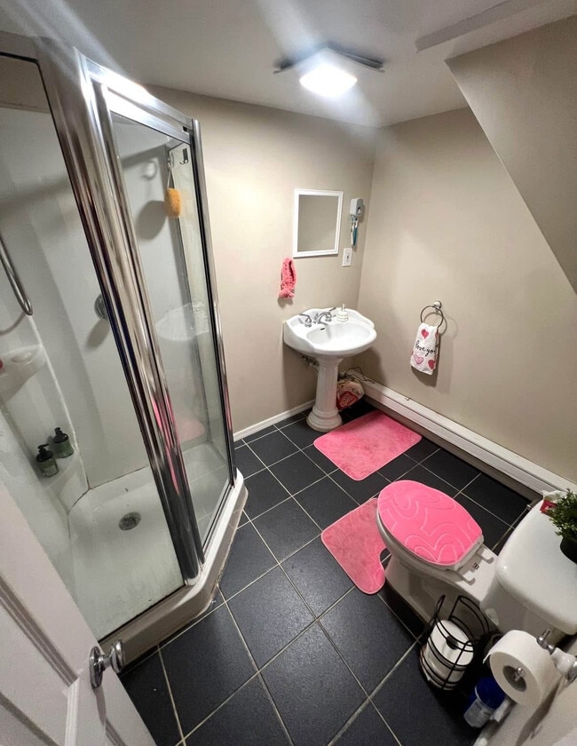 15932 98th St, Unit Studio Apartment in Howard Beach, NY - Building Photo - Building Photo