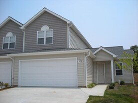 129 Clusters Cir in Mooresville, NC - Building Photo