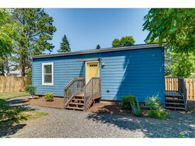 8141 SE 74th Ave in Portland, OR - Building Photo